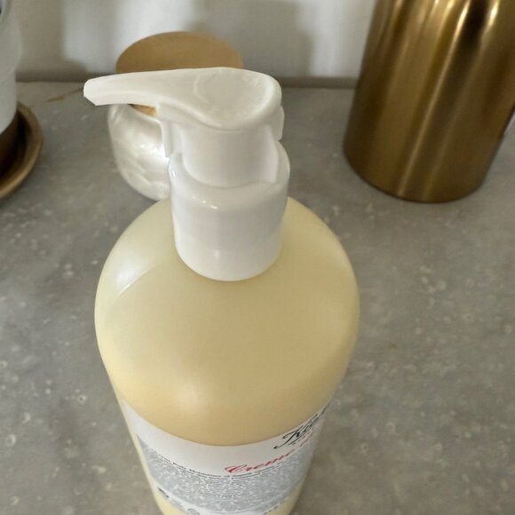 Keihl's Creme de Corp s 1L (33.8oz)- NWT - Picture 7 of 7